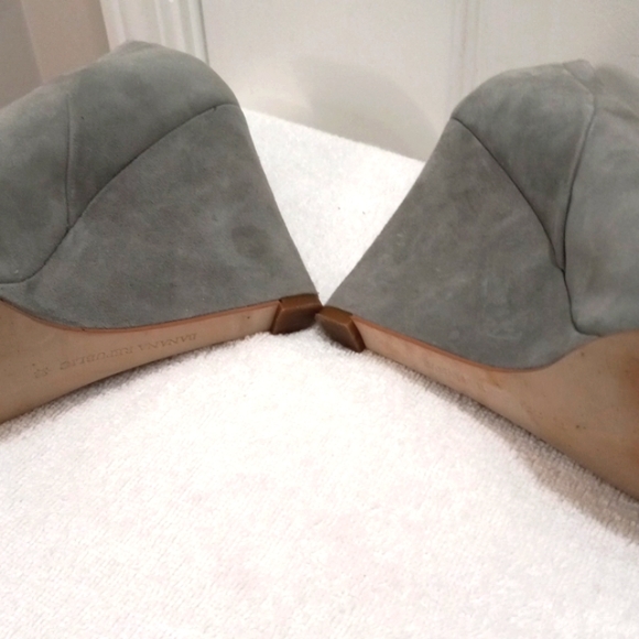 COPY - Banana Republic Sz 8.5 Grey Suede Wedges - Picture 7 of 8